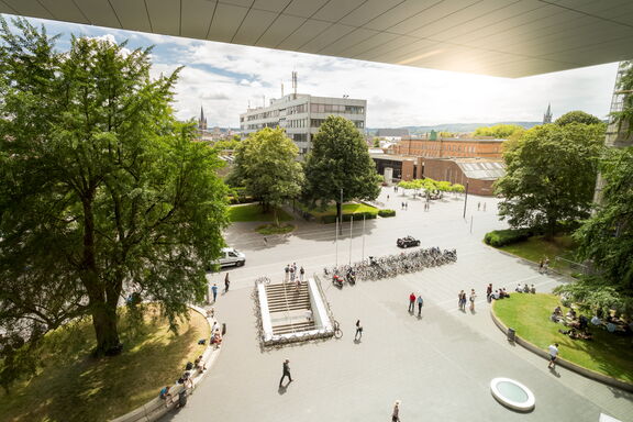 Blick aus Super C auf Templergraben und Vorplatz
